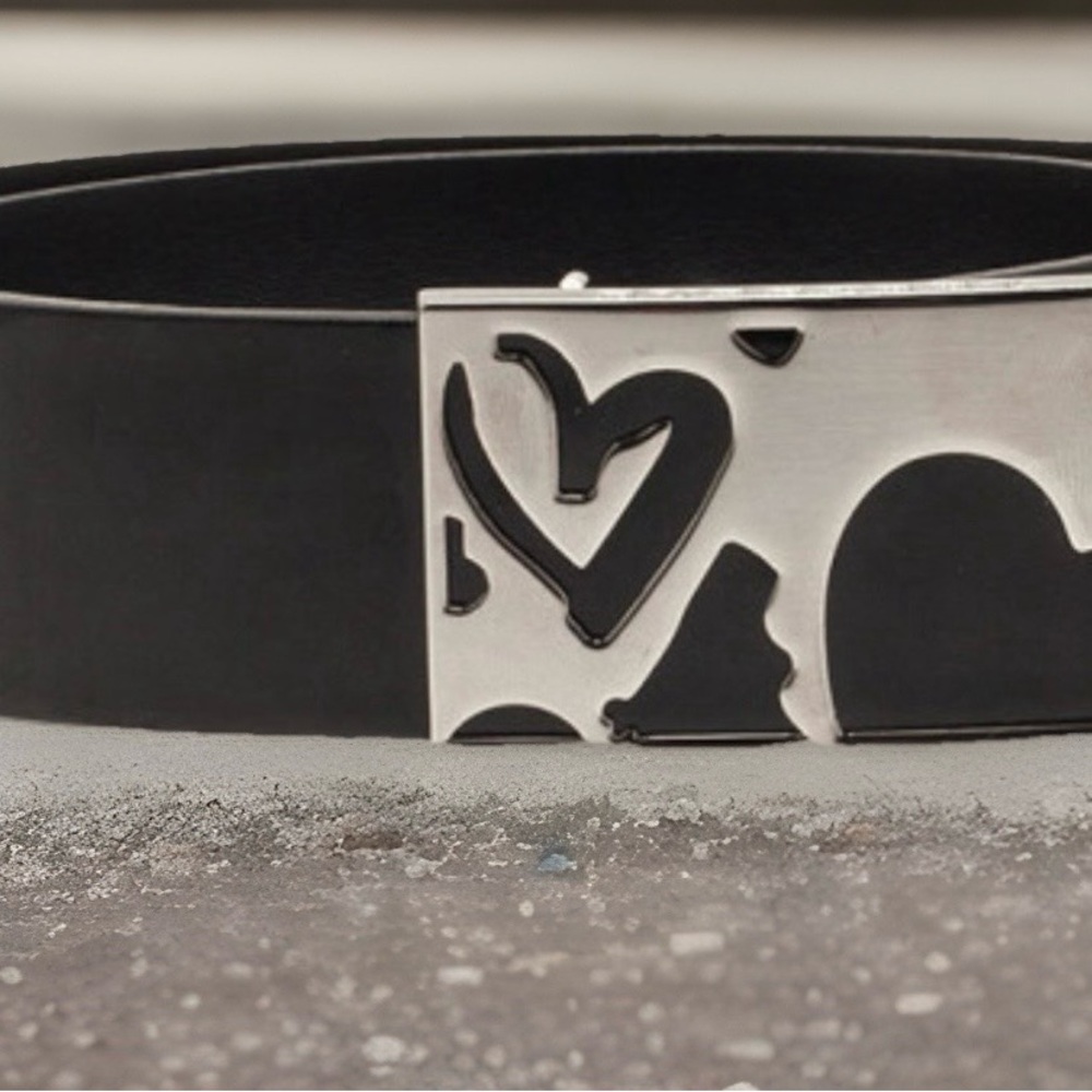 Burberry Hearts Black Leather Belt with Silver Buckle EC - Picture 3 of 7